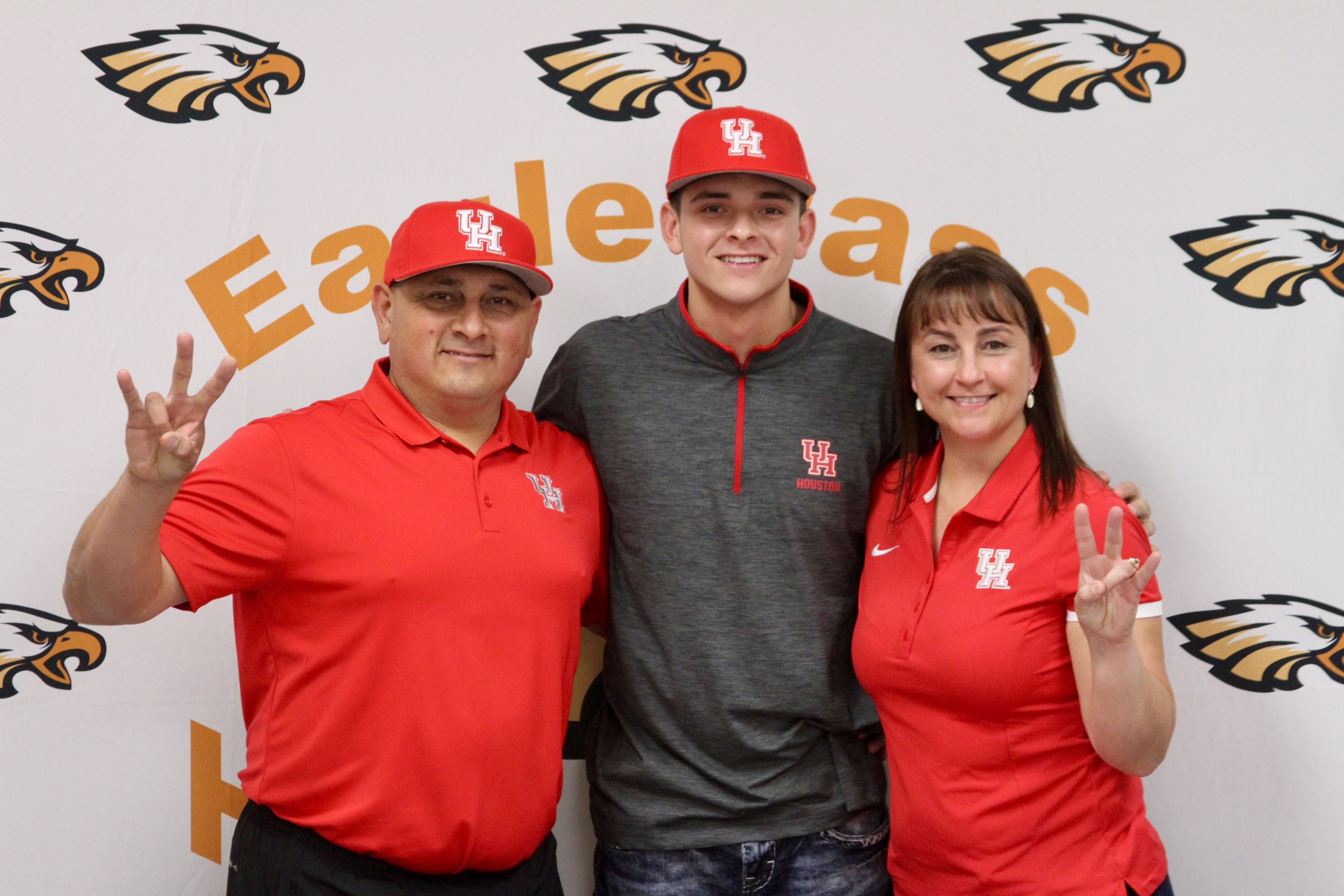 reyrey mendoza houston cougars letter intent 2018.jpg